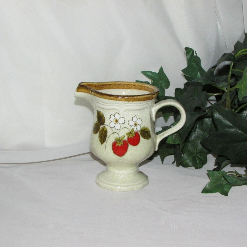 Mikasa Strawberry Festival Stoneware Creamer EB801 Vintage Cottagecore